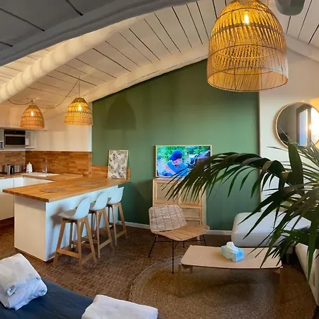 Sous Les Toits De St Tropez *